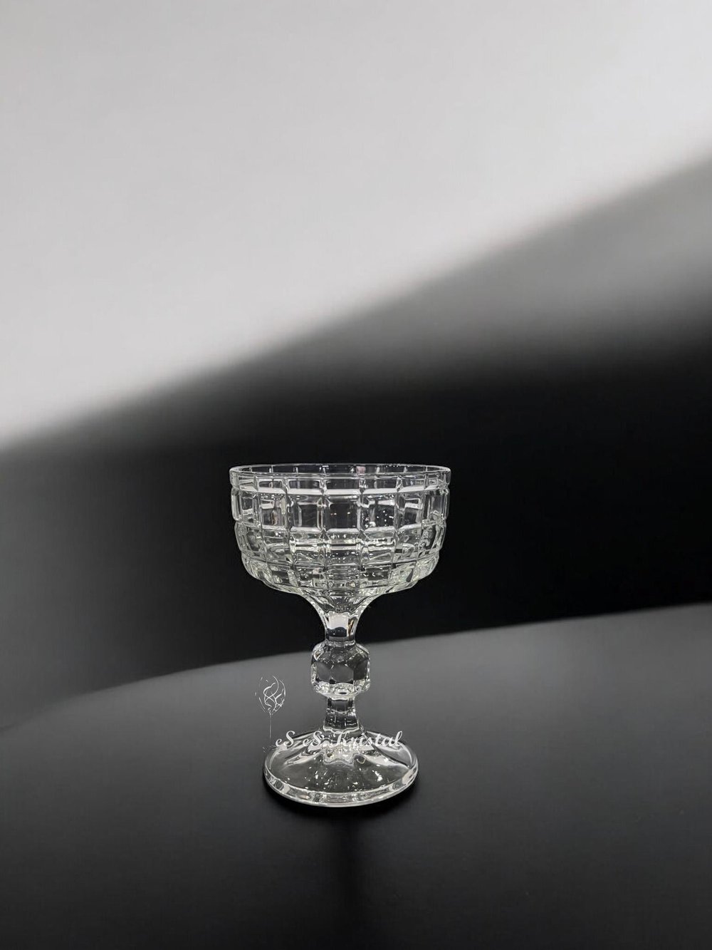 Uzun Ayaklı Dondurmalık Kare Şeffaf