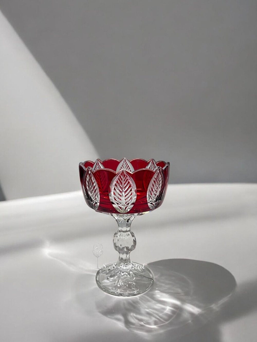 Uzun Ayaklı Dondurmalık Yaprak Dilimli Kırmızı