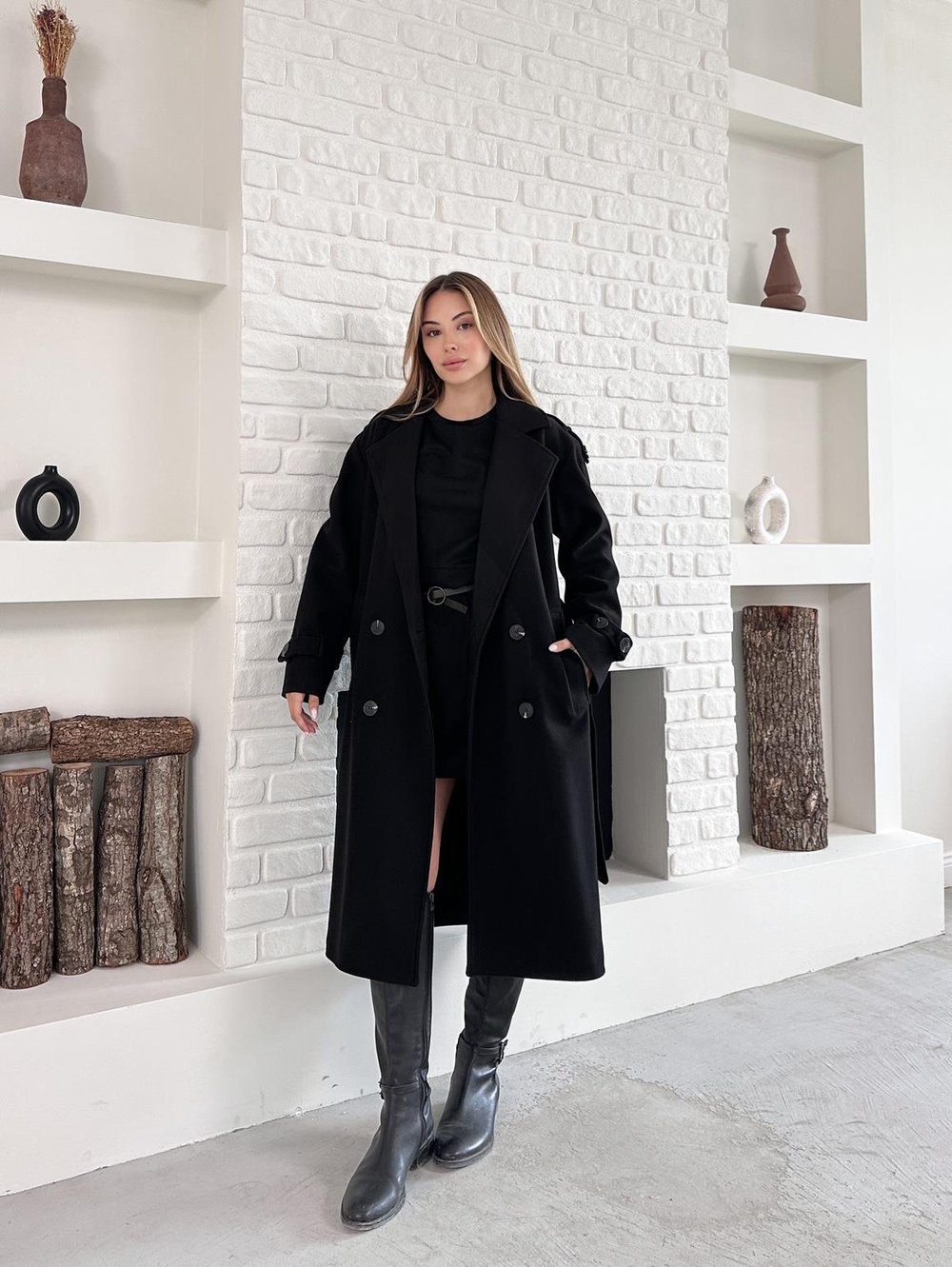 Siyah Kaşe Kolu Kemerli Düğmeli Kaban