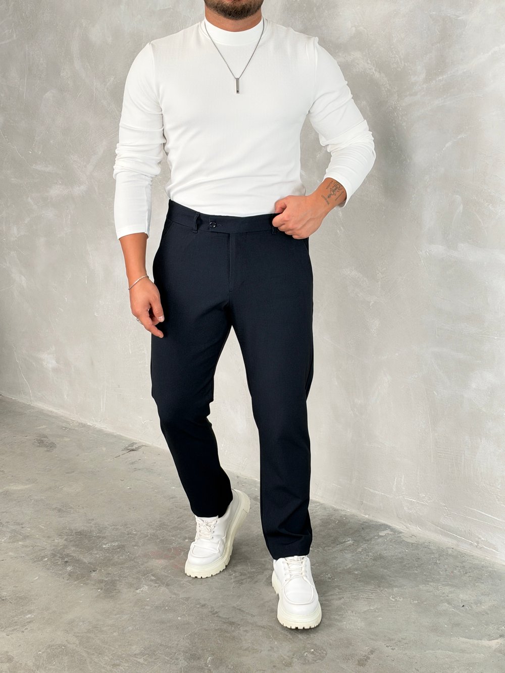 BASIC KIŞLIK DATE KOMBİNİ – 02 Beyaz Sweatshirt & Lacivert Pantolon