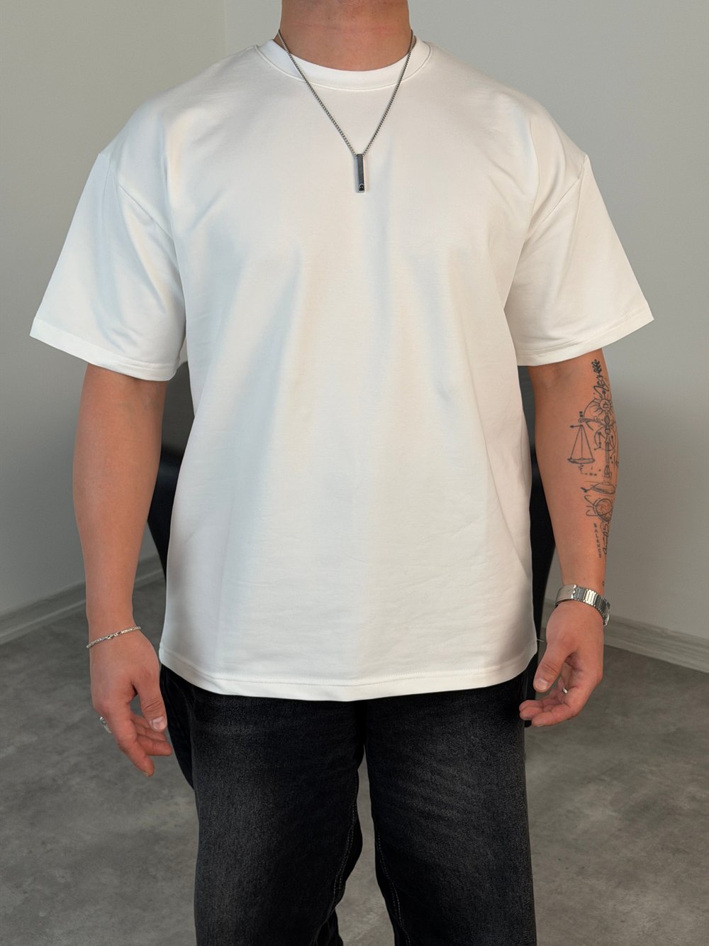 OVERSİZE GRAMAJLI BASİC TİŞÖRT BEYAZ