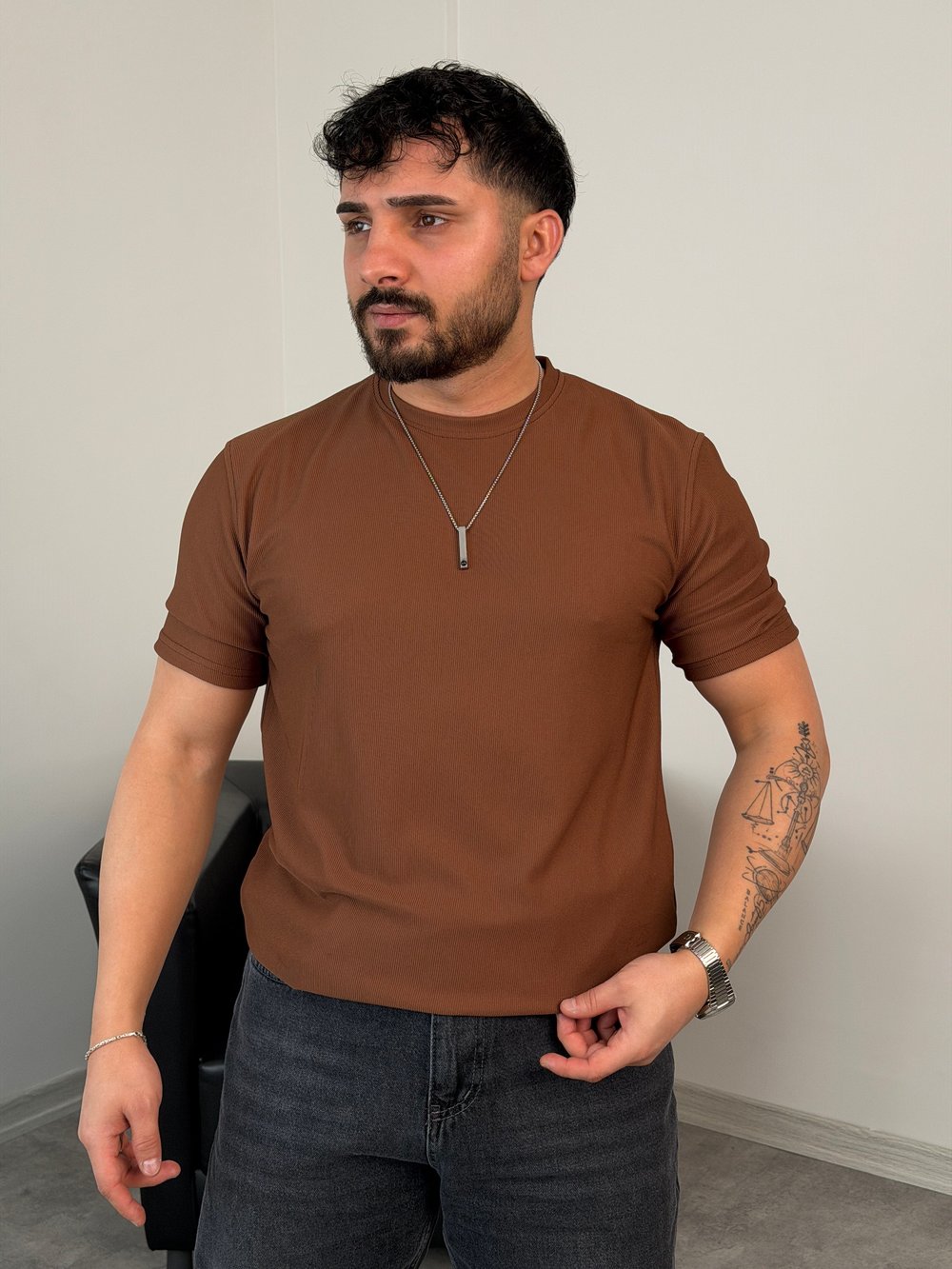 YIRTMAÇ DETAY BASİC TİŞÖRT ACI KAHVE