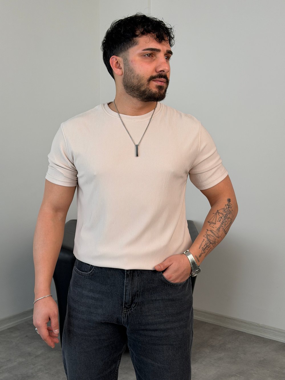 YIRTMAÇ DETAY BASİC TİŞÖRT BEJ