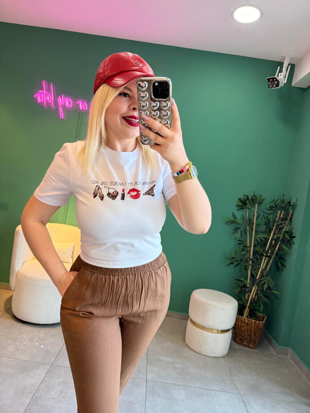 Beyaz Emojili Crop