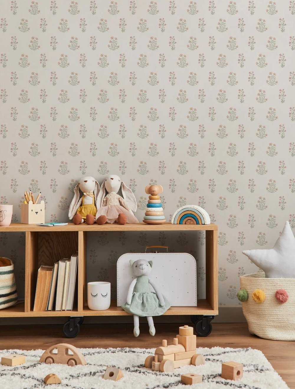 Minimal Çiçekler Desen Takibi Sade Zarif Görünüm Çocuk Odası Duvar Kağıdı