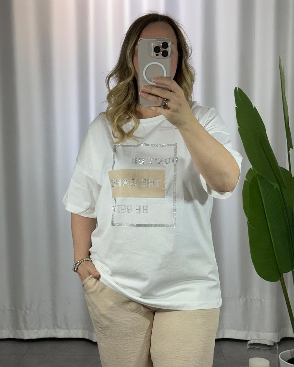 Beyaz Taşlı Baskılı T-Shirt
