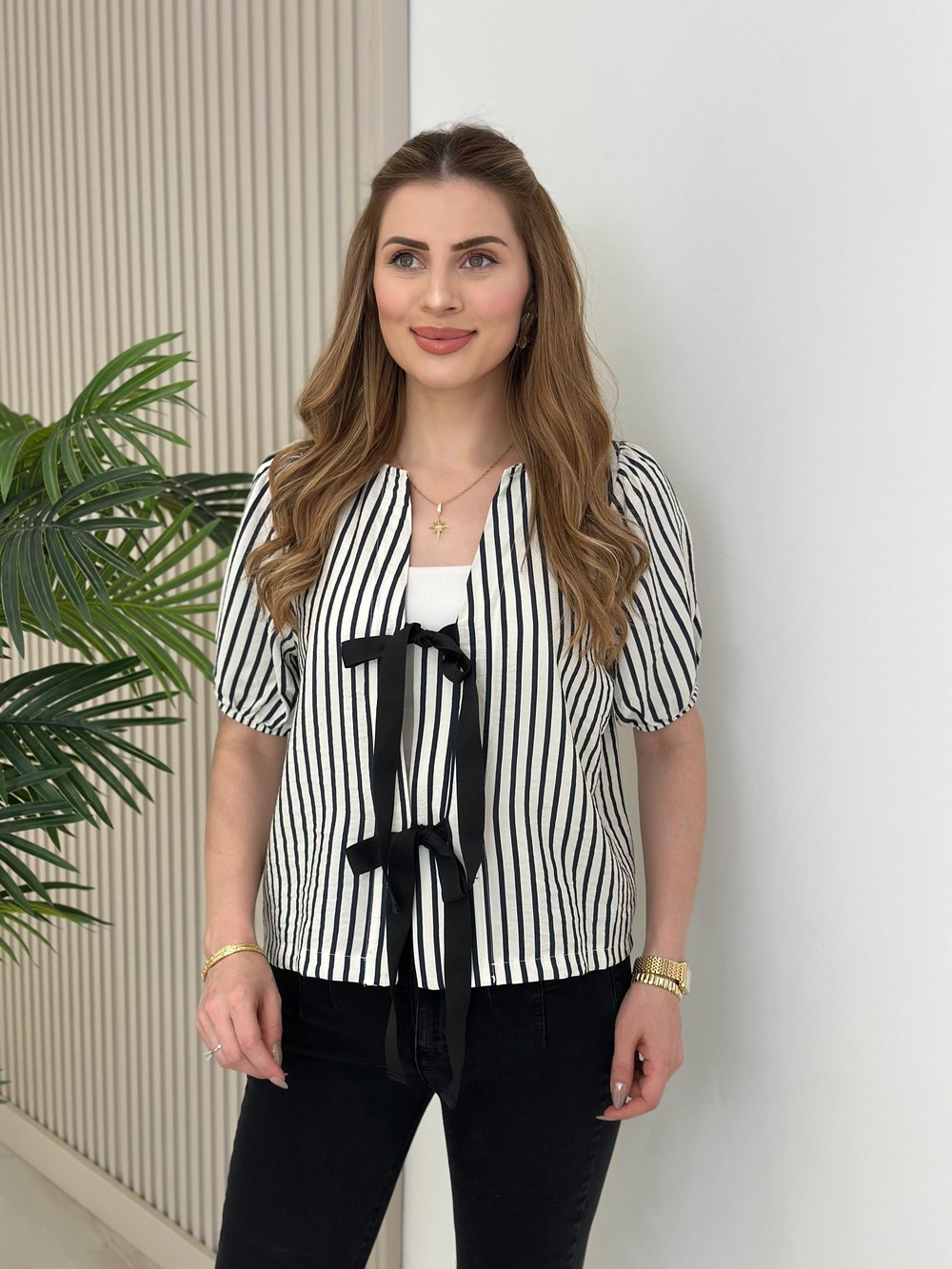 Çizgili Bağcık Detaylı Bluz