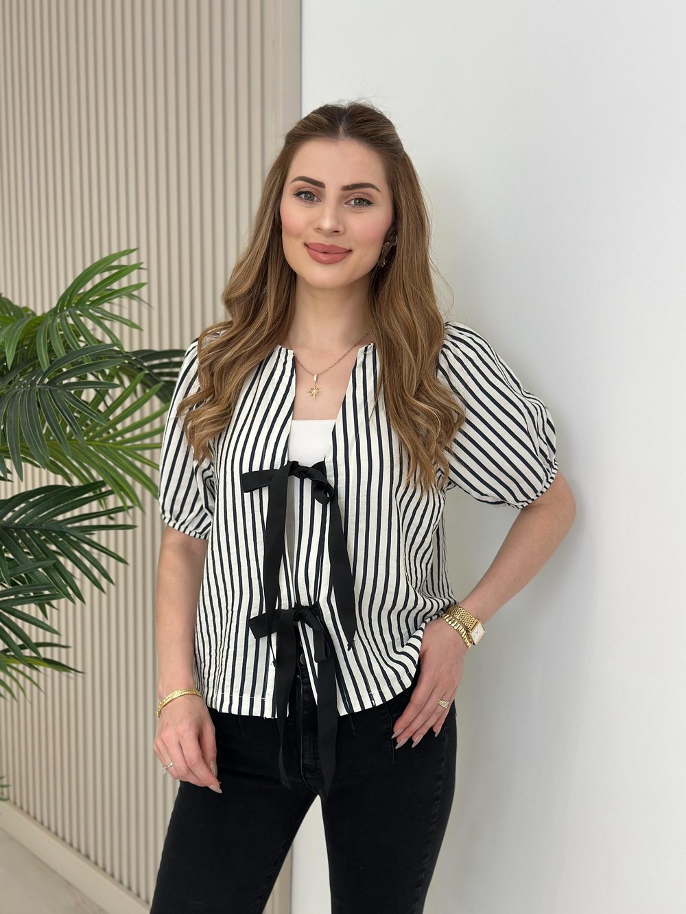 Çizgili Bağcık Detaylı Bluz