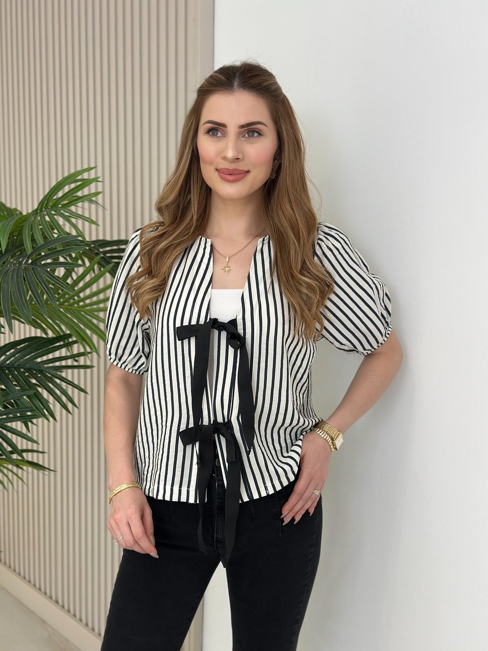 Çizgili Bağcık Detaylı Bluz