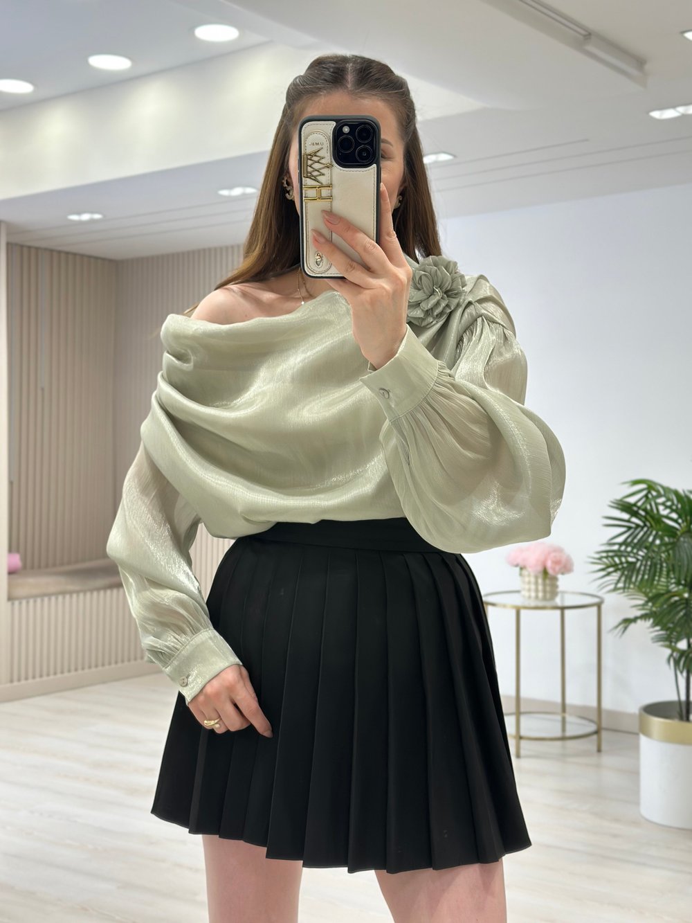 Gül Broşlu Parlak Şifon Kumaş Salaş Bluz Mint Yeşil