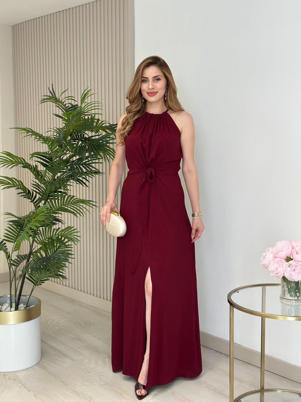 Halter Yaka Bağlama Detaylı Yırtmaç Detaylı Elbise Bordo
