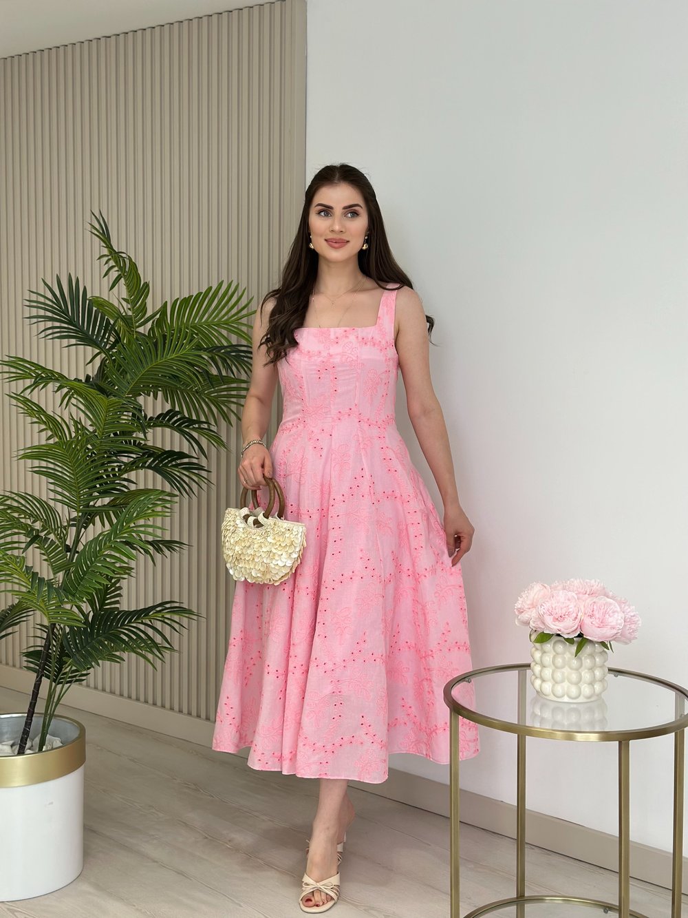 Kare Yaka Brode Sırtı Gipeli Elbise Pembe