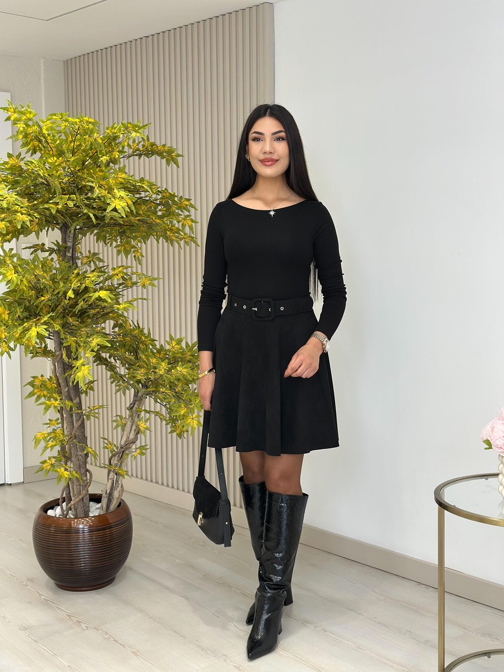 Kayık Yaka Likralı Basıc Siyah