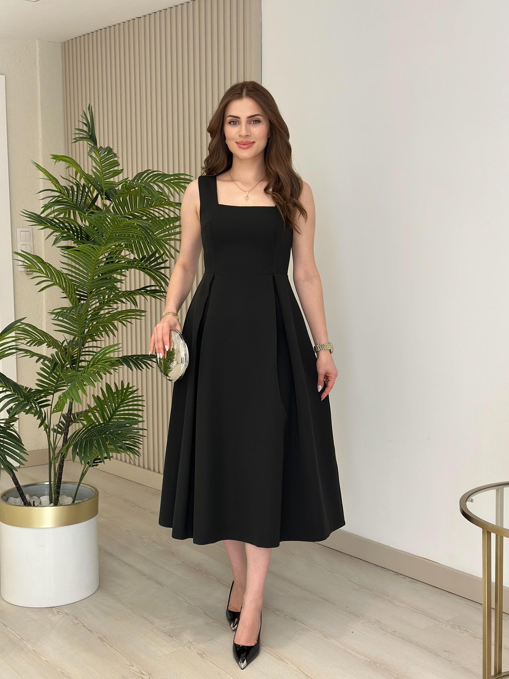 Prenses Model Kare Yaka Atlas Kumaş Elbise Siyah