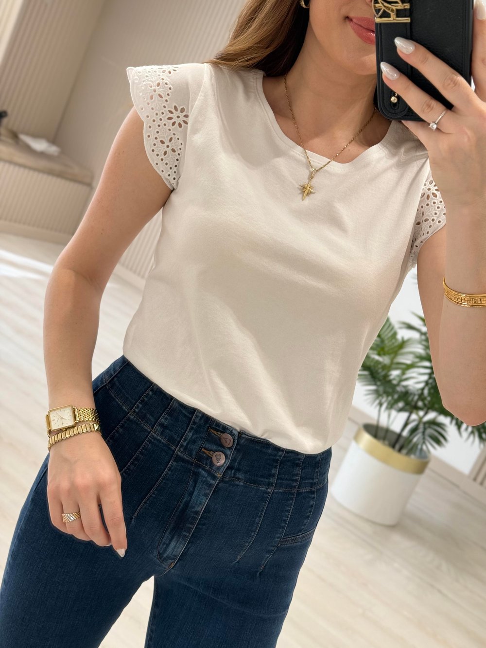 Kolları Fisto Nakışlı Tshirt Beyaz