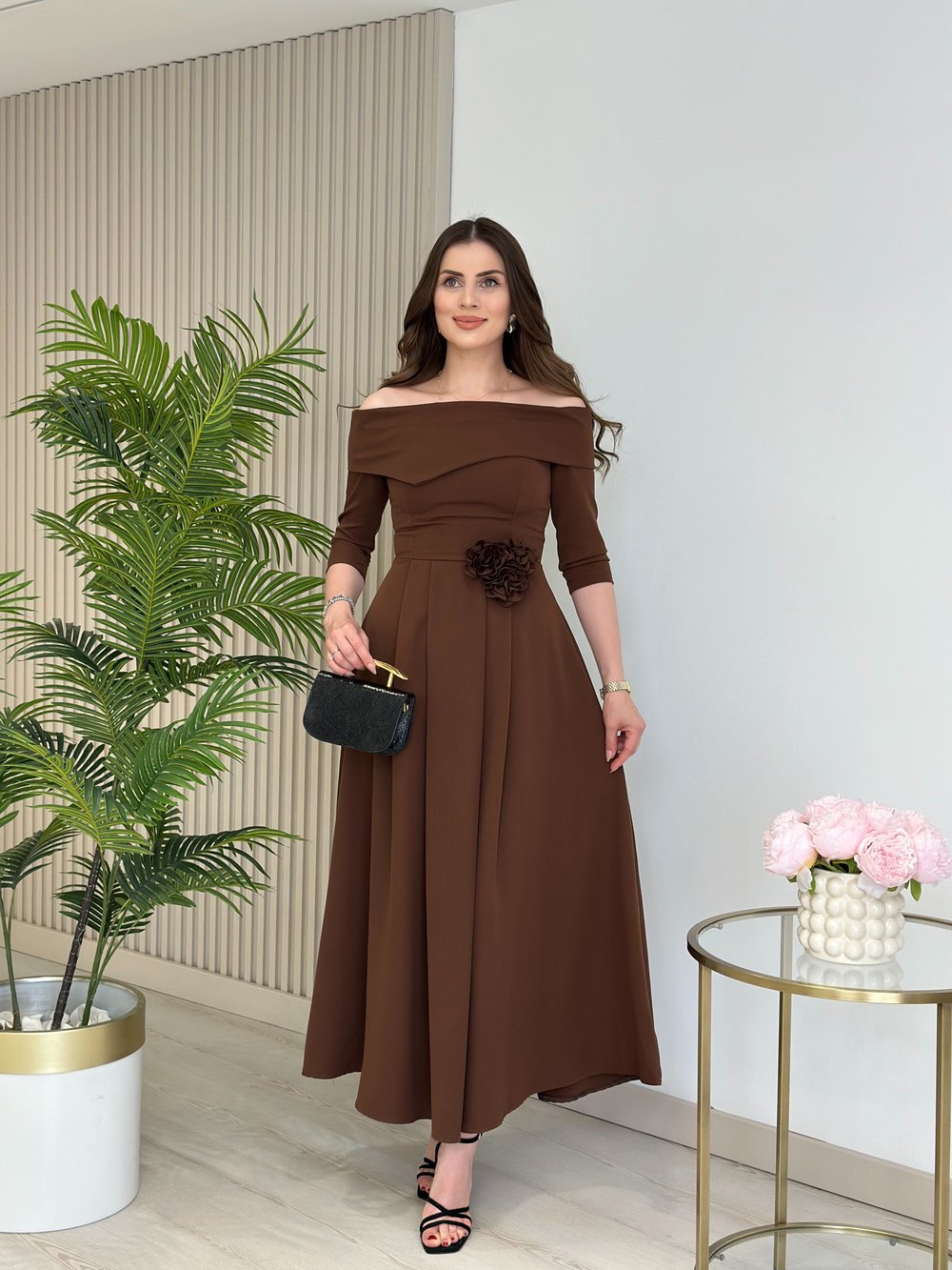 Madonna Yaka Broşlu Kloş Elbise Kahve