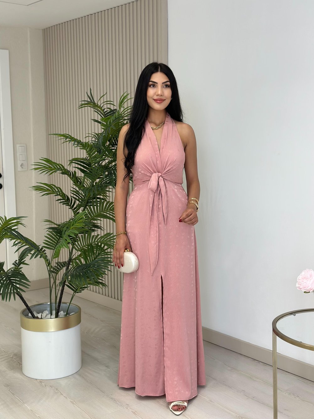 Önden Yırtmaçlı Bağcıklı Elbise Pudra