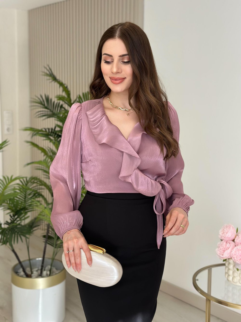 Parlak Şifon Kumaş Kruvaze Yakası Fırfırlı Bluz Pembe 
