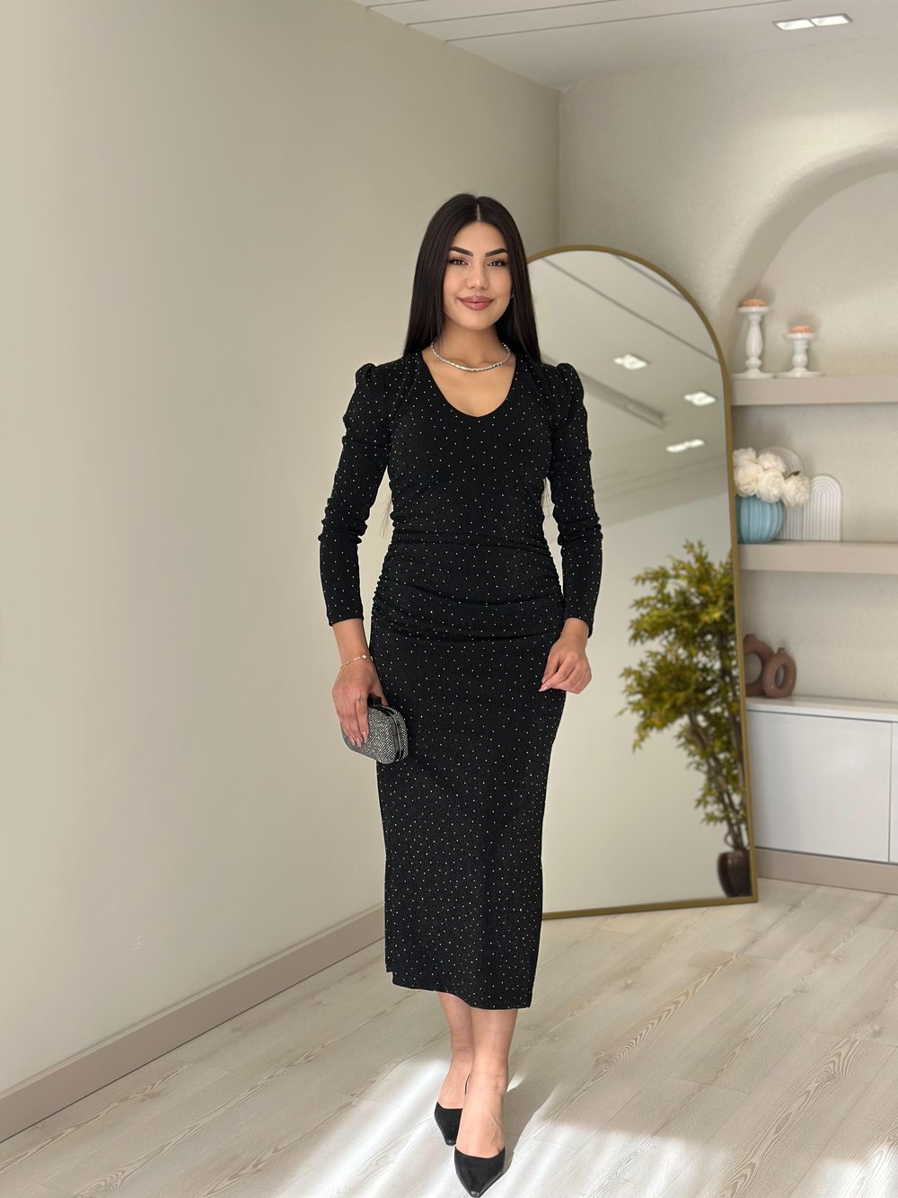 Üzeri Taşlı Yırtmaç Detaylı Elbise Siyah