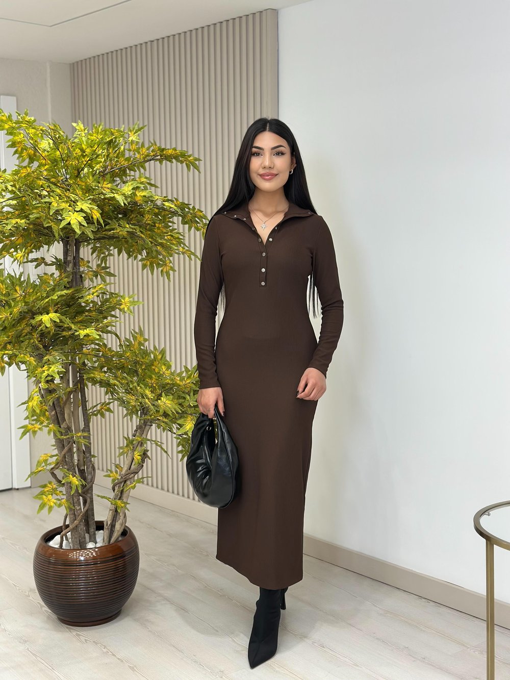Yakası Çıtçıtlı Ottoman Kumaş Yırtmaçlı Elbise Kahve