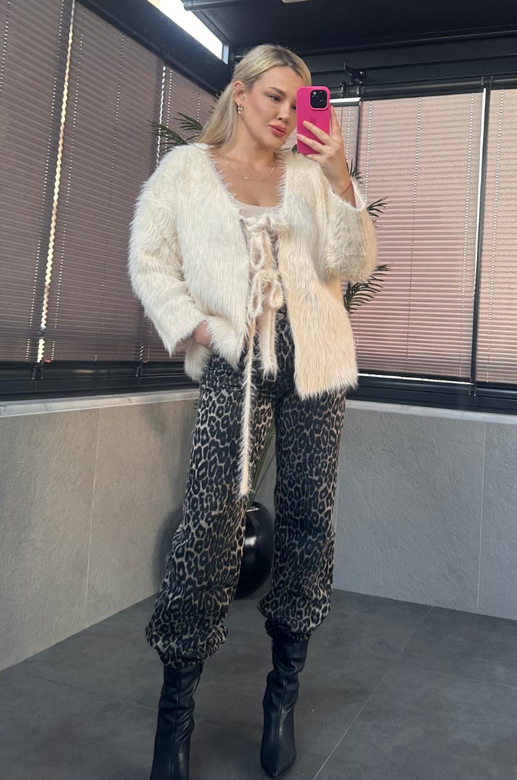 Ekru Marka Model Oversize Sakallı Hırka