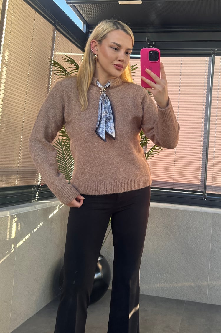 Fular Detaylı Camel Kazak