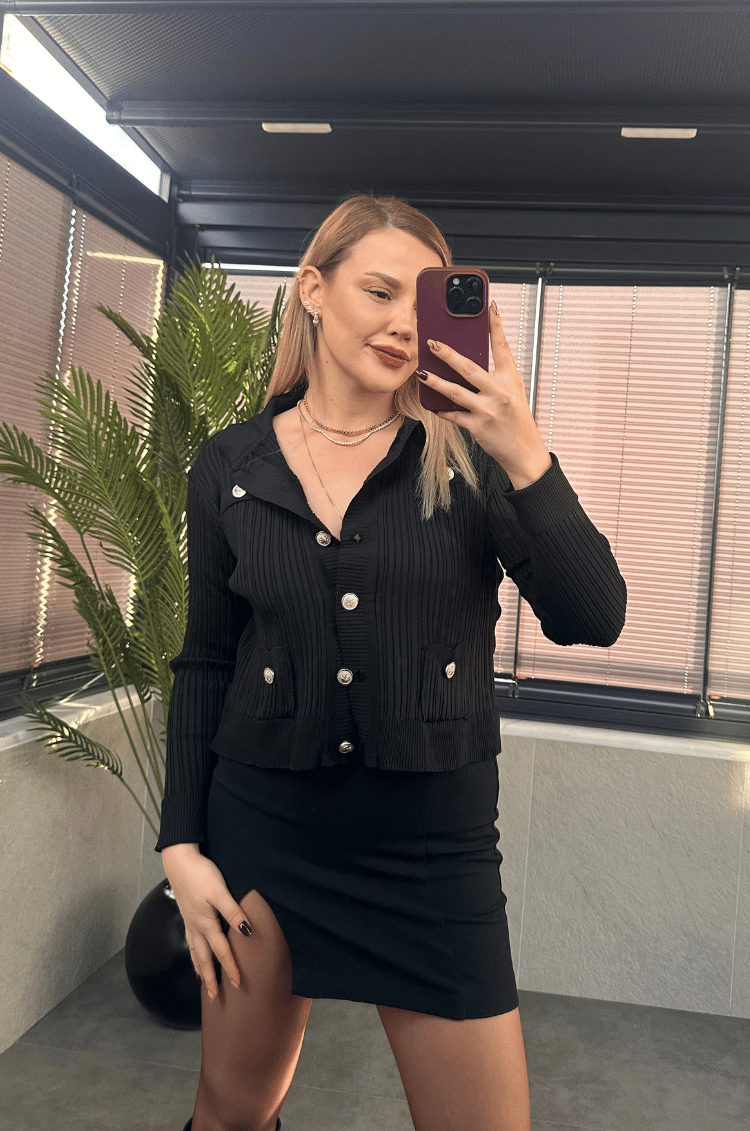 Gümüş Düğmeli Cep Detaylı Fitilli Siyah Triko 