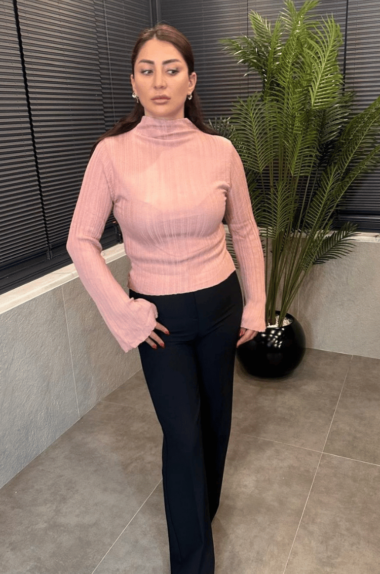 Pembe Volan Kollu Boğazlı Triko