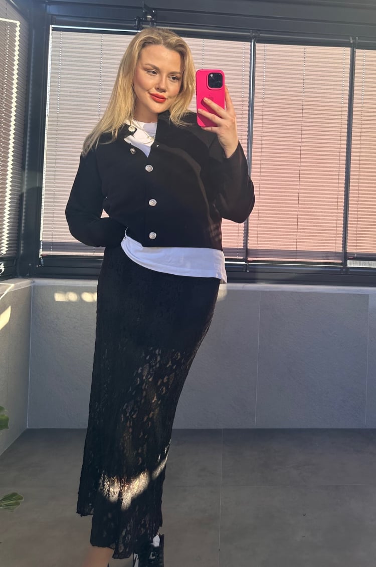 Siyah Gümüş Düğmeli Hırka