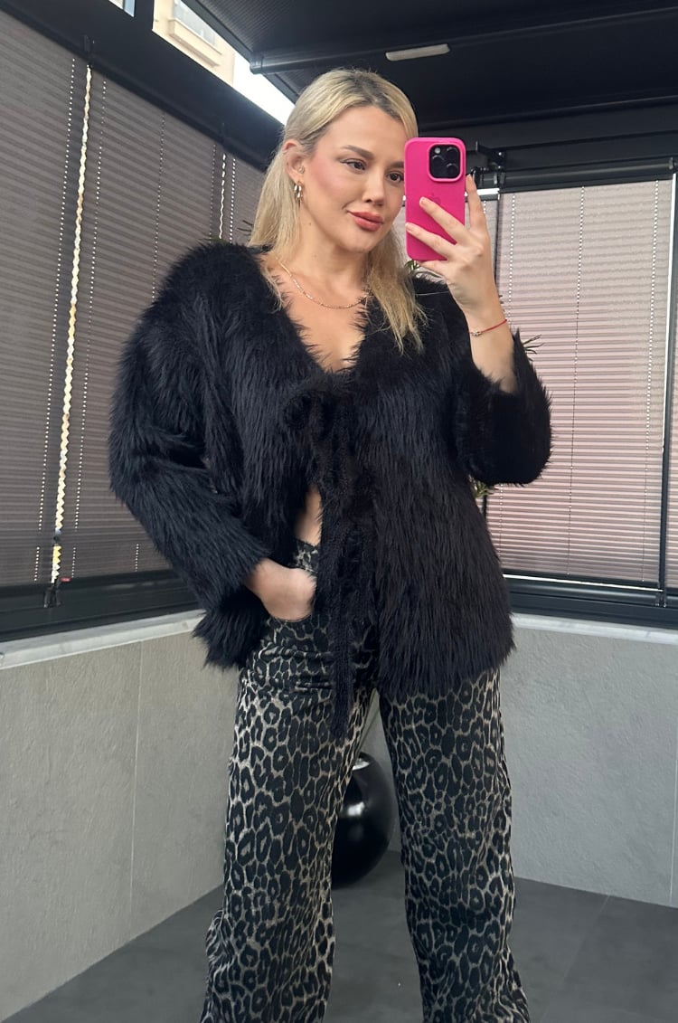Siyah Marka Model Oversize Sakallı Hırka