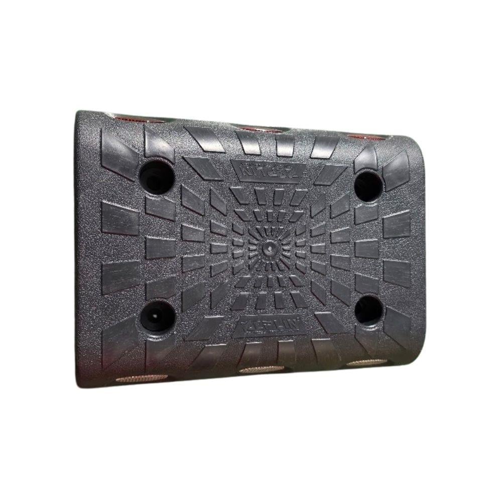 Plastik Hız Kesici Kasis Siyah Gövde – 33,4×25 cm Kedi Gözlü