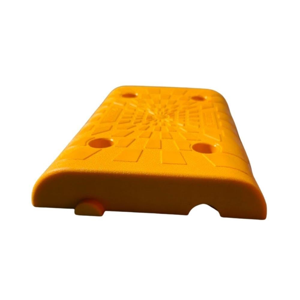 Plastik Hız Kesici Kasis Sarı Gövde – 33,4×25 cm Kedi Gözlü