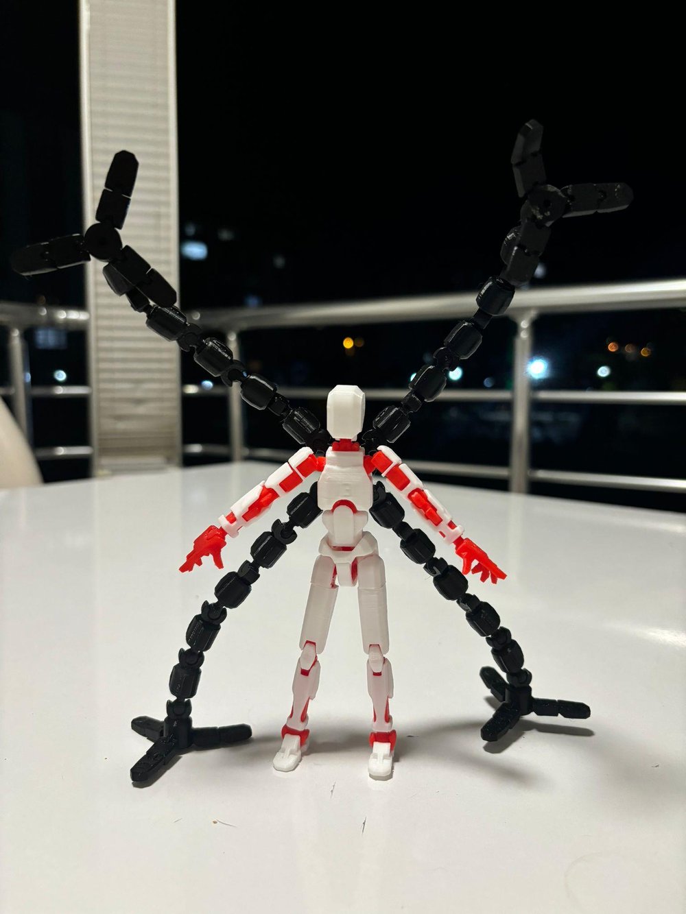 Lucky 13 Aksiyon Figürü Robot Oyuncak 13cm Ve Mekanik Kol Eklentisi Seti - Kırmızı Beyaz