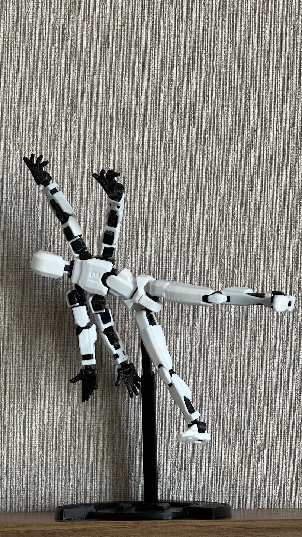 Lucky 13 Aksiyon Figürü Robot Oyuncak 13cm Dört Kollu Lucky 13 ve Stand Seti