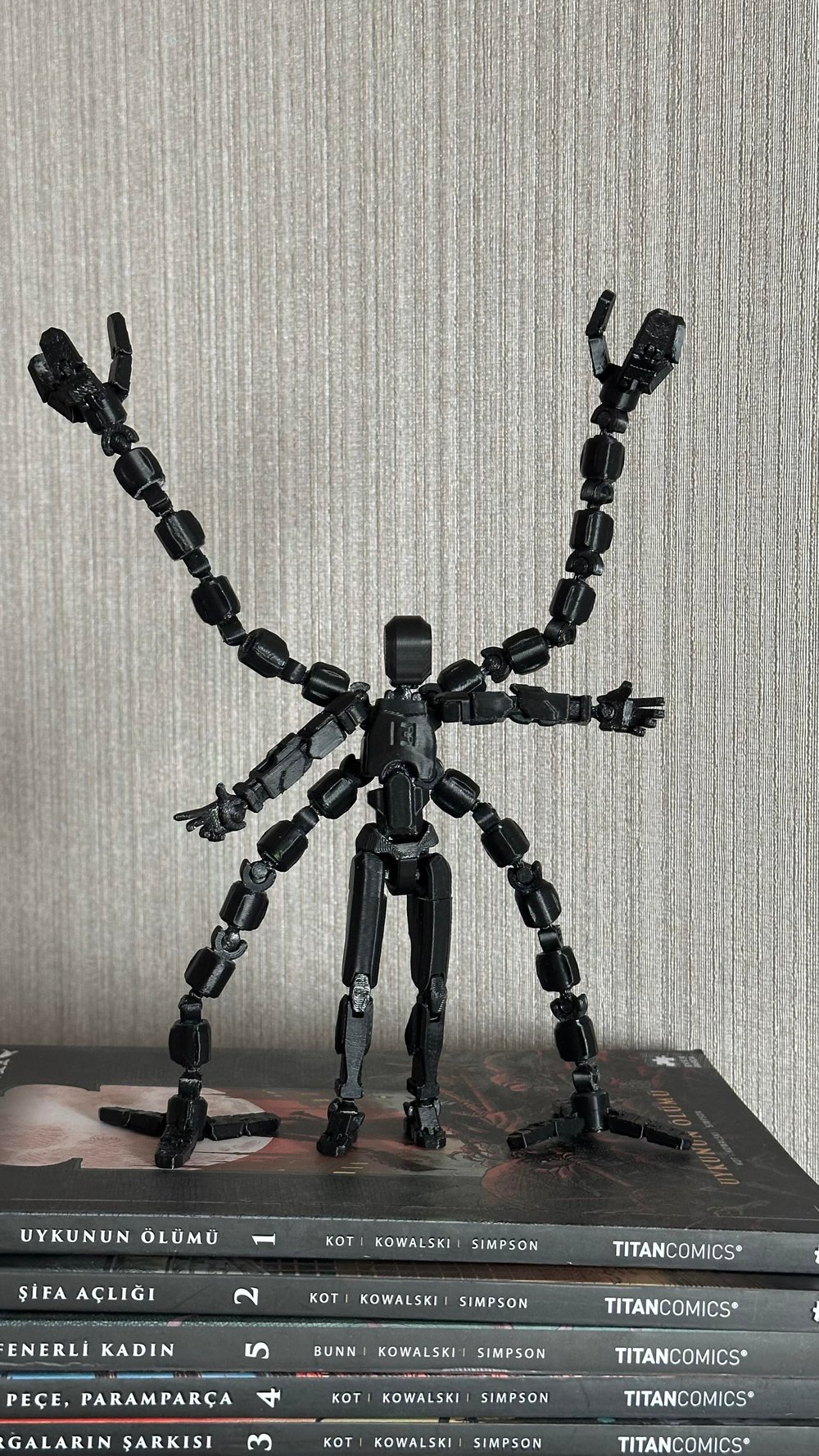 Lucky 13 Aksiyon Figürü Robot Oyuncak 13cm Siyah Siyah ve Mekanik Kol Eklentisi Seti