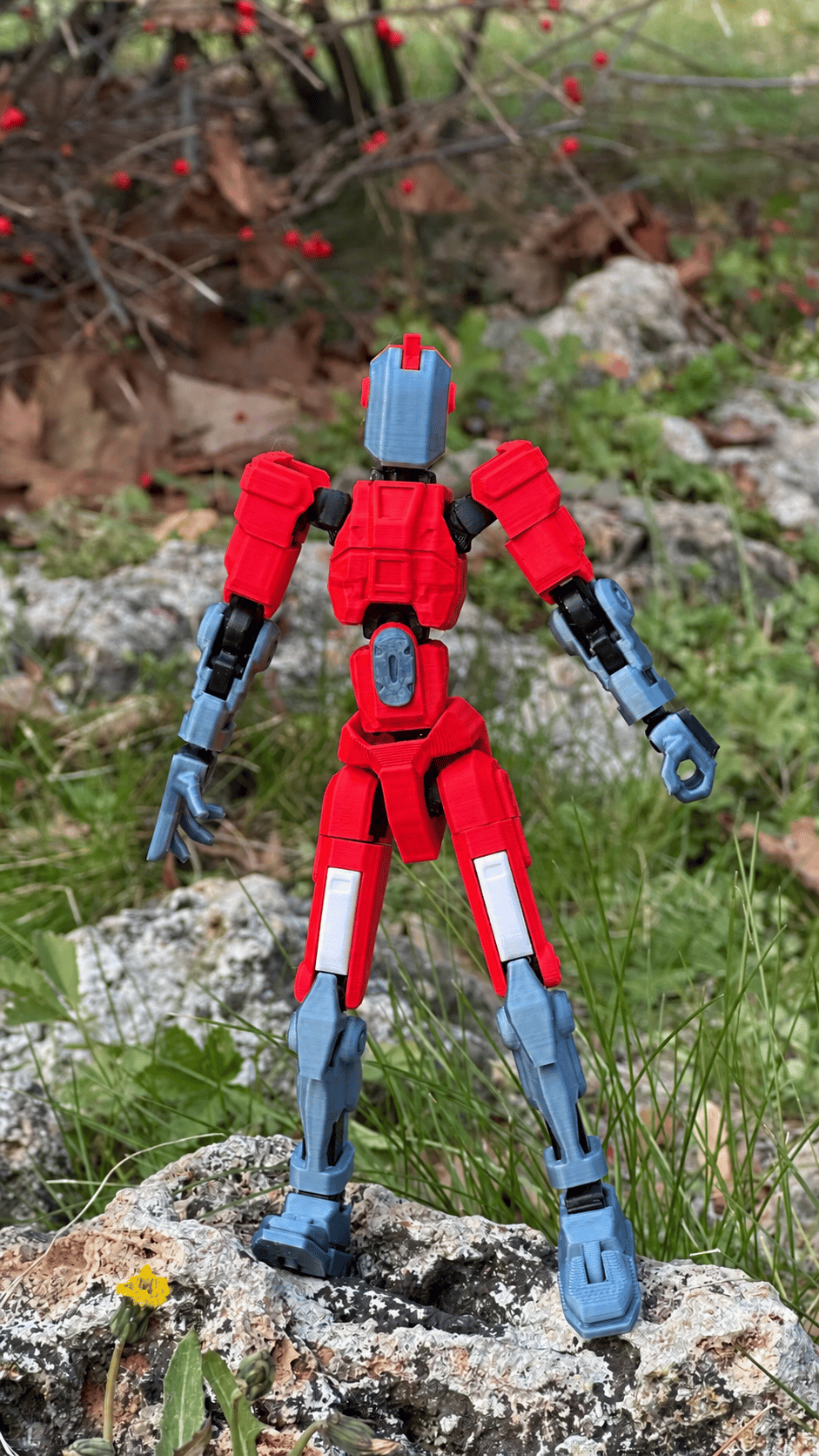 Titan 13 Aksiyon Figürü Robot Oyuncak 18cm ve Aksesuar Paketi Seti Kırmızı