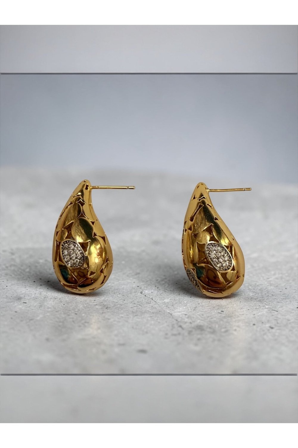 Damla taşlı küpe 2,5 cm
