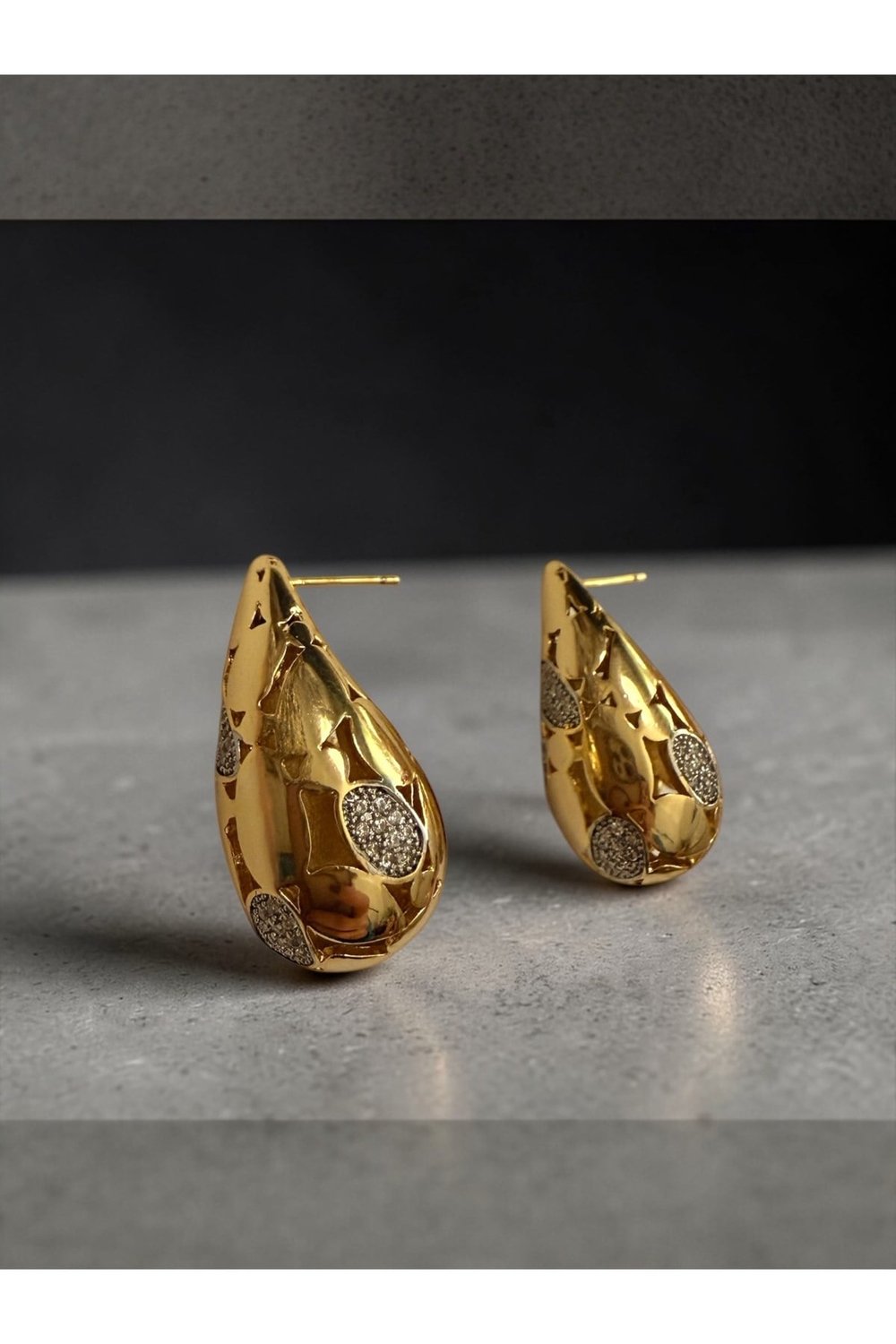 Damla taşlı küpe 2,5 cm
