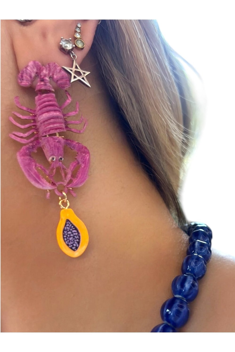 Istakoz model pembe renk sallantılı küpe