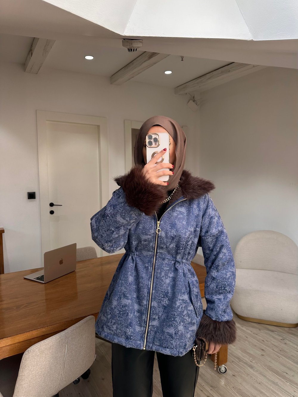 Twst Model Tasarım Kürklü Kaban