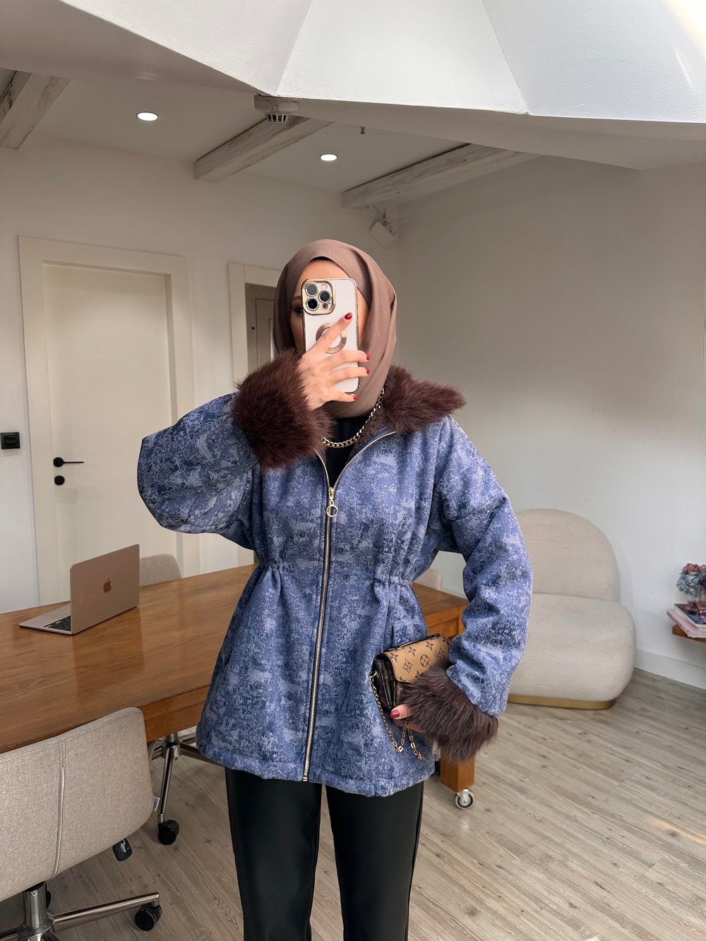 Twst Model Tasarım Kürklü Kaban
