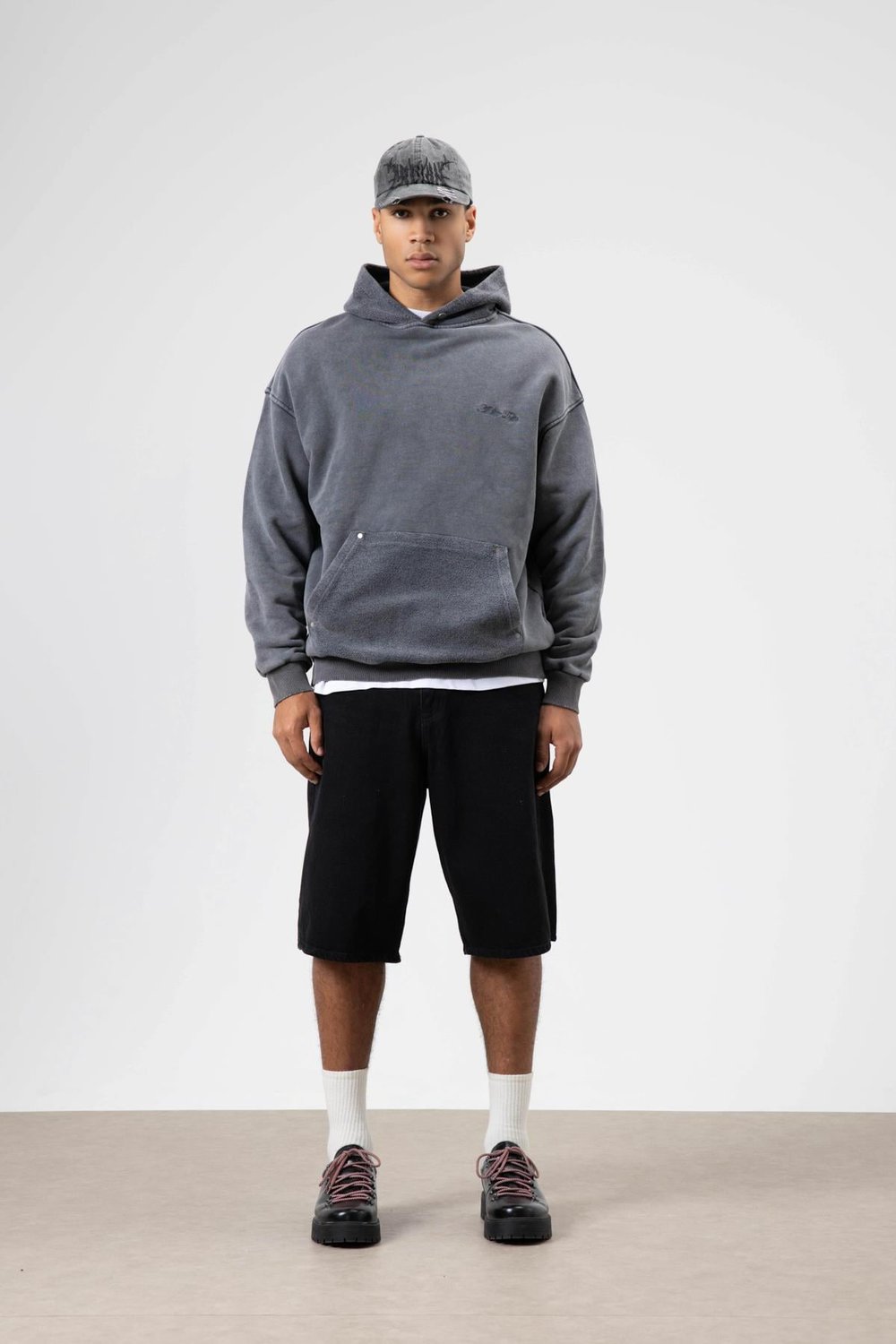 Oversize Yıkamalı Baskılı Kapüşonlu Sweatshirt Siyah