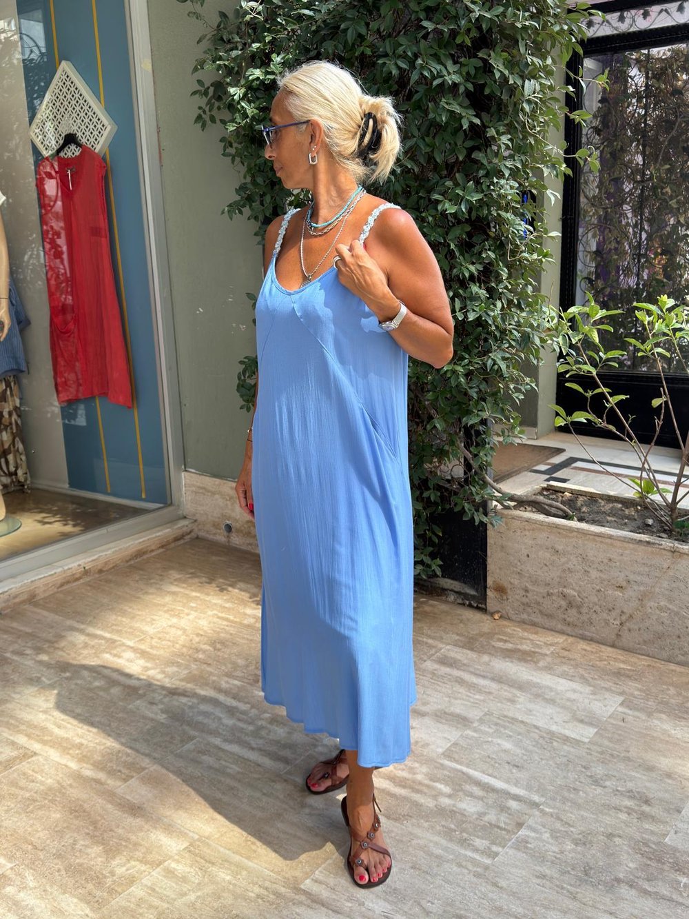 054330 İp askılı elbise