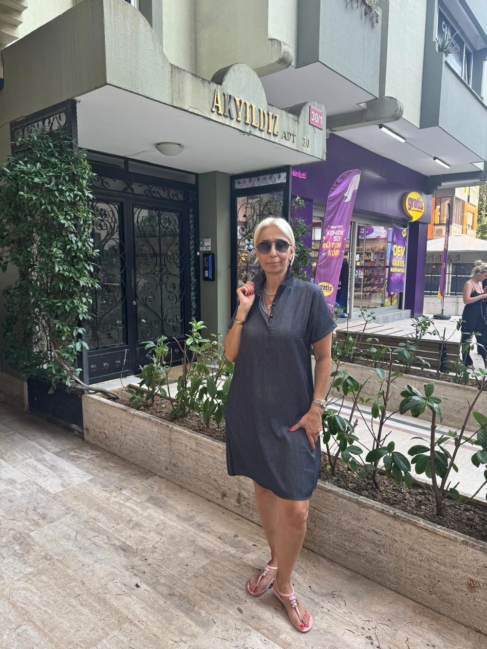 Önü Patlı Yarım Kol Tensel Elbise