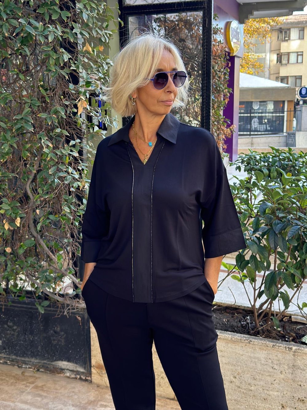 Taş Detaylı Polo Yaka Bluz