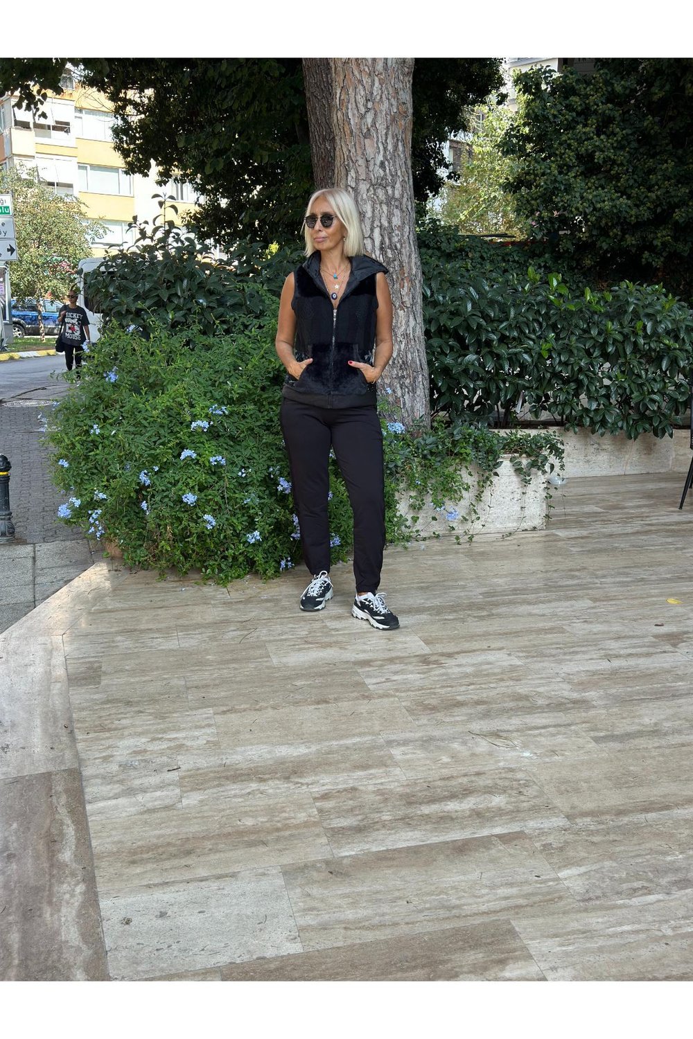 Triko Garnili Kapşonlu Yelek