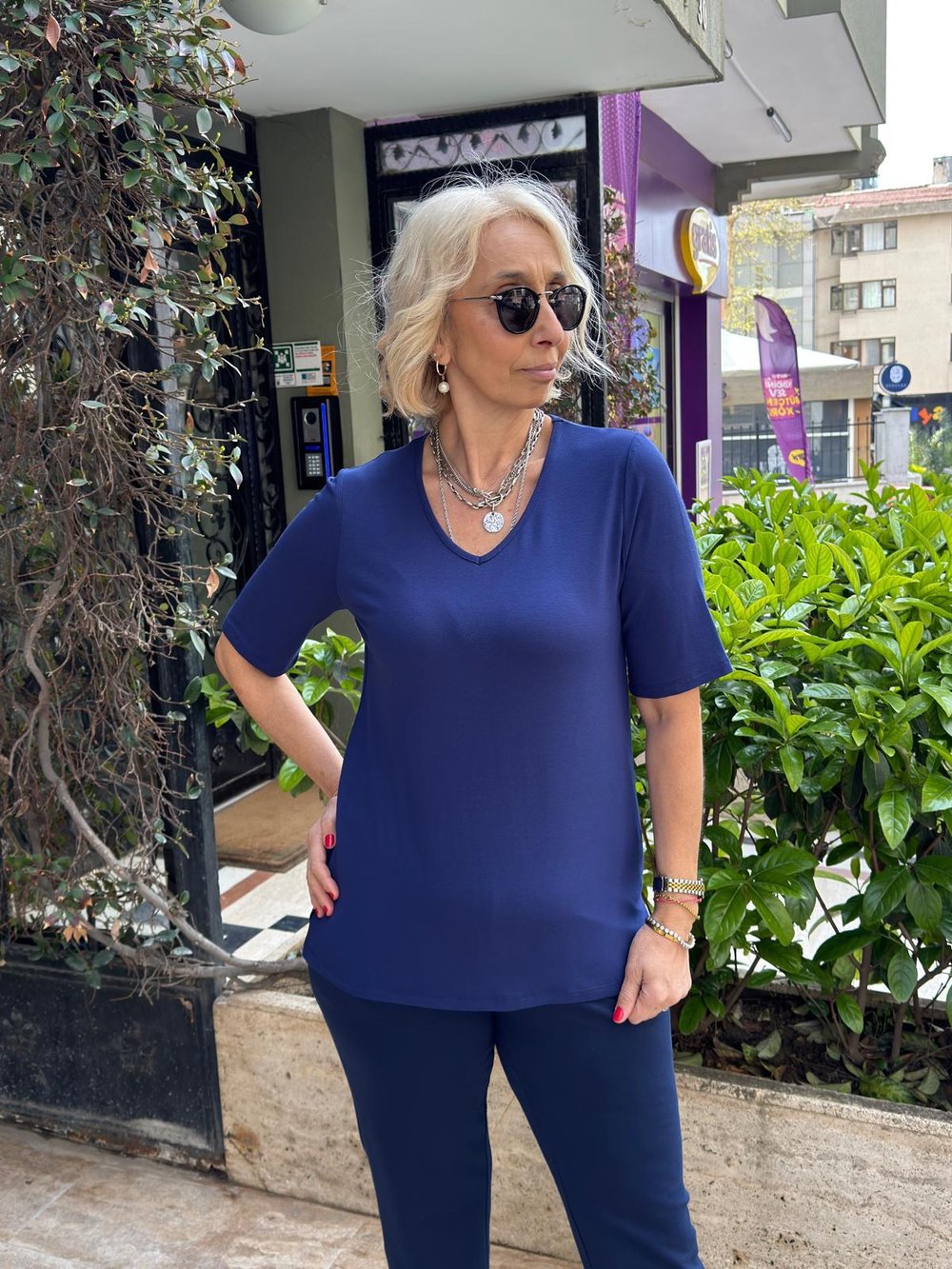 V Yaka Basic Tshırt