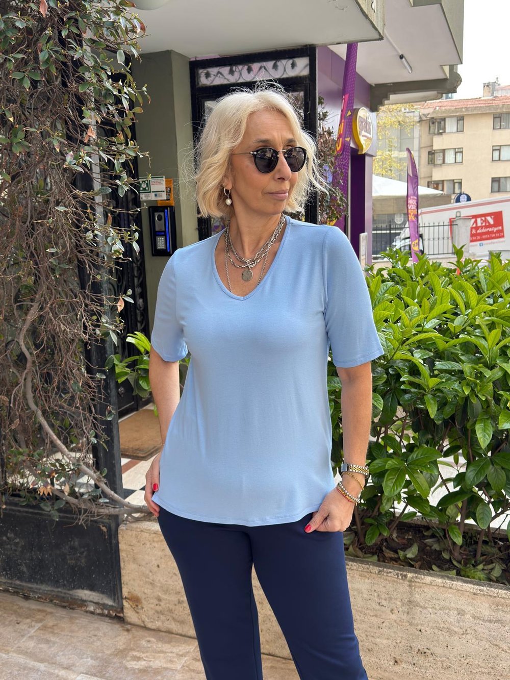 V Yaka Basic Tshırt