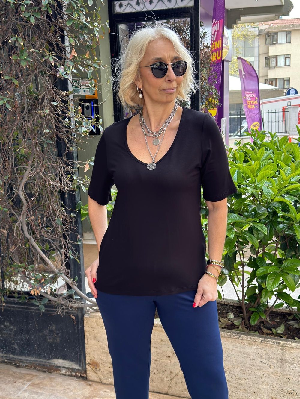 V Yaka Basic Tshırt
