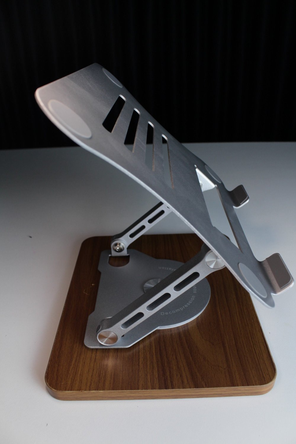 Katlanabilir Alüminyum Laptop Yükseltici Stand – 10KG Taşıma, 360° Rotasyon, Soğutmalı Masaüstü Tutucu